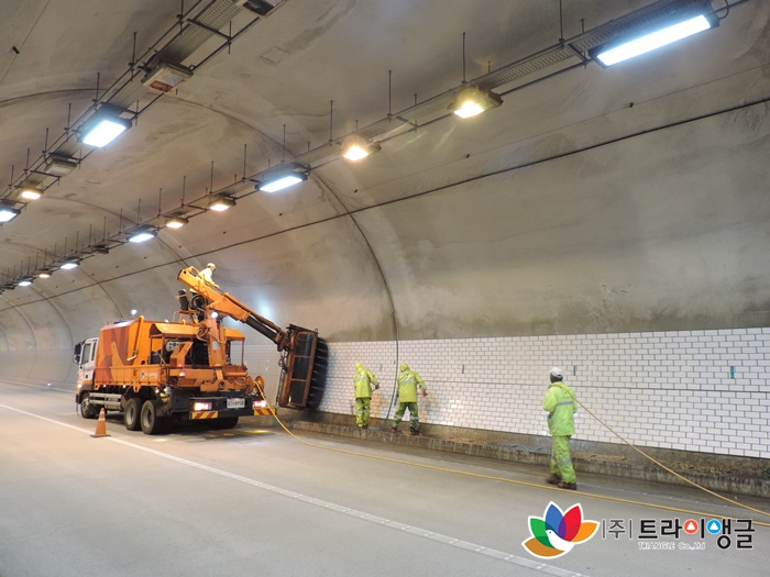 fad37a9aa2116a4006286d4fbaa204b2_1497517