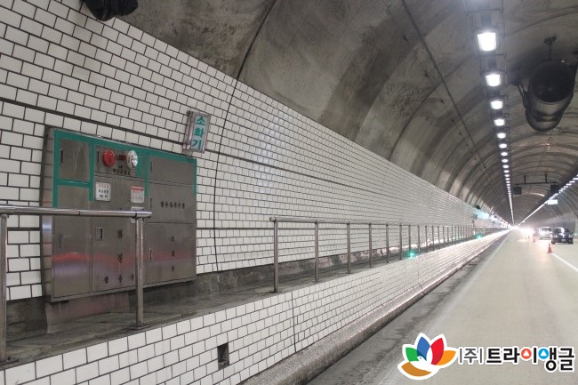 e44eeb68d54b4c7a085f8f8477a57bfe_1502692