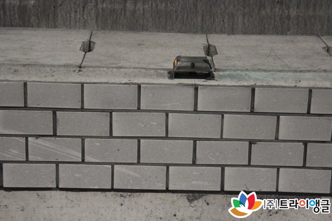 e44eeb68d54b4c7a085f8f8477a57bfe_1502692