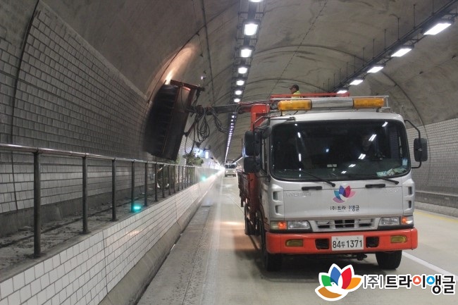 e44eeb68d54b4c7a085f8f8477a57bfe_1502692