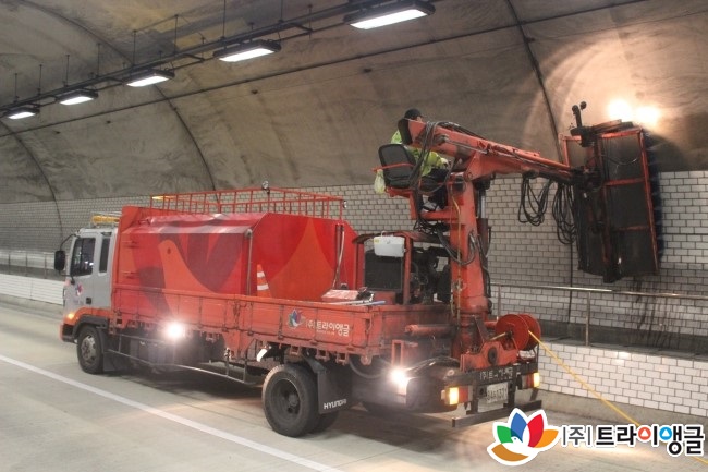 e44eeb68d54b4c7a085f8f8477a57bfe_1502692