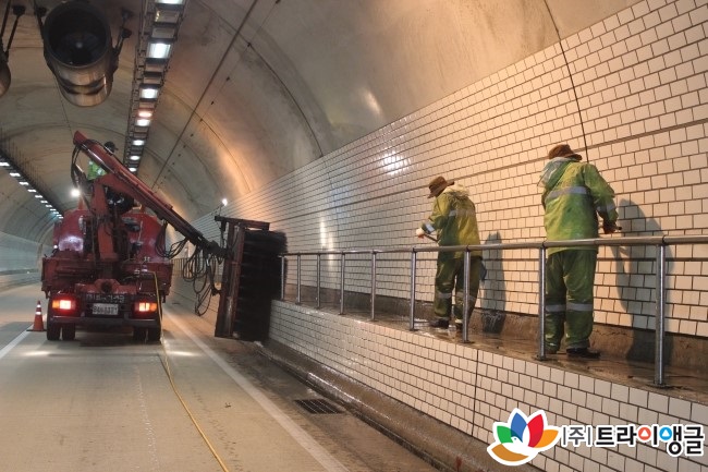 e44eeb68d54b4c7a085f8f8477a57bfe_1502692