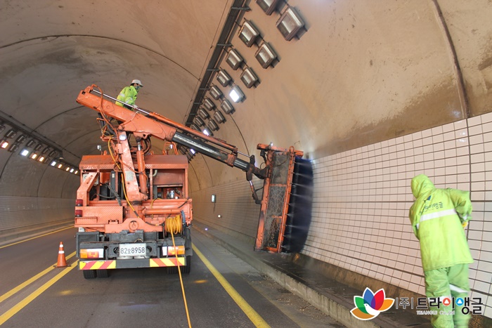 2d12ab06d28e68feddde47a38d43472e_1506489