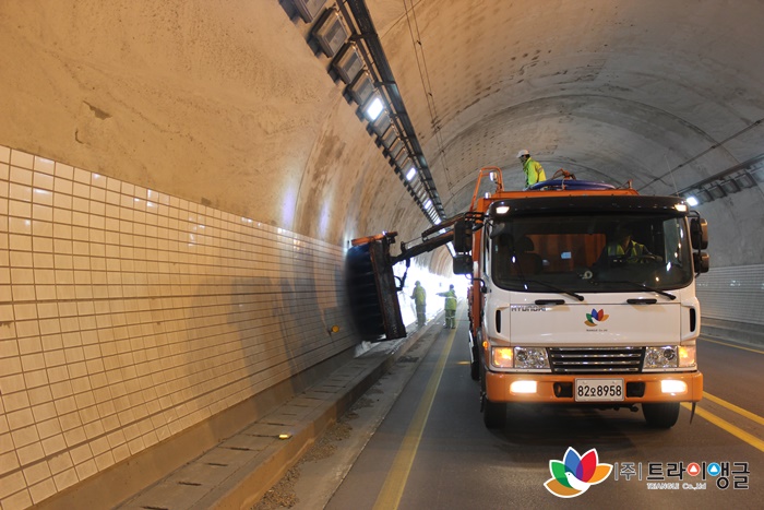 2d12ab06d28e68feddde47a38d43472e_1506489