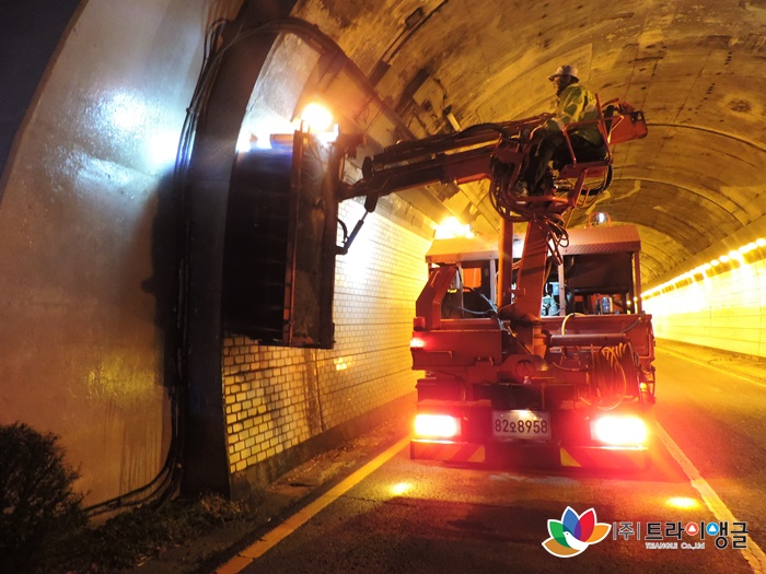 72513a0e0714ffd72656834f56020d2e_1506305