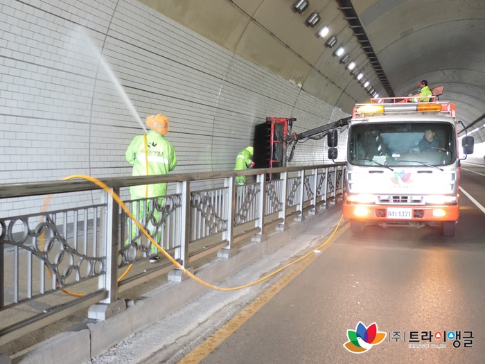 87f0cedaf11c2dd4e33a642bf5d4f91d_1505803