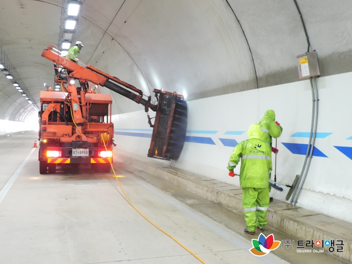 d7eb32aceee067104b8460a03af9c5e8_1505364