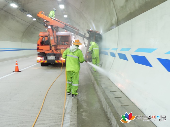 d7eb32aceee067104b8460a03af9c5e8_1505365