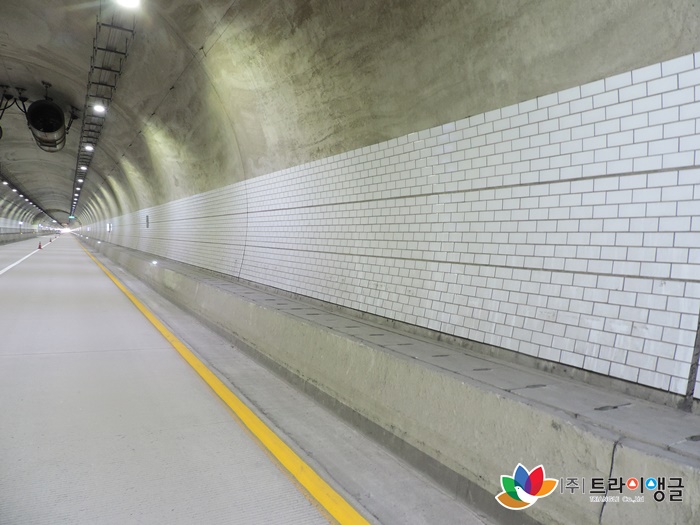 d7eb32aceee067104b8460a03af9c5e8_1505365