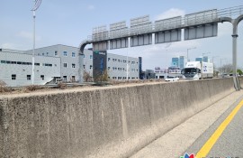 자동차전용도로 중앙분리대 특수고압…