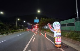 야간 터널 벽면 및 노면세척작업