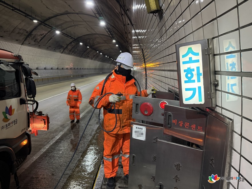 5065c88b3a7d1ed8c75959bc49f22a7a_1764120