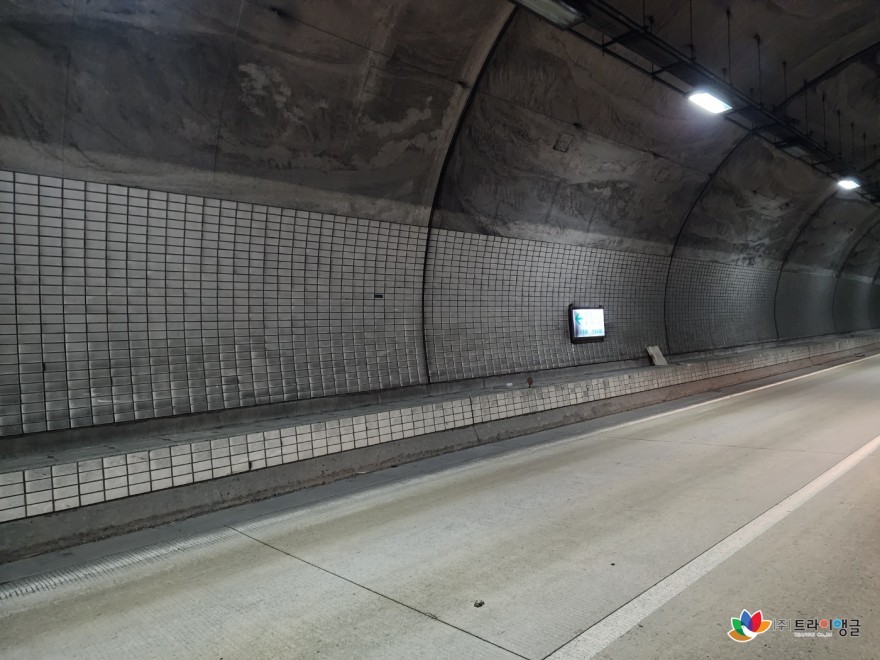 ad9d244bf9ac3bbafbafa6b02b03277c_1765239