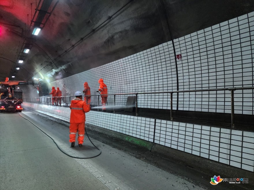 ad9d244bf9ac3bbafbafa6b02b03277c_1765239