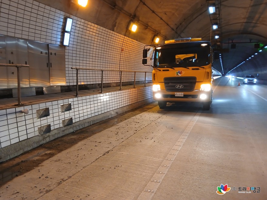 ad9d244bf9ac3bbafbafa6b02b03277c_1765239